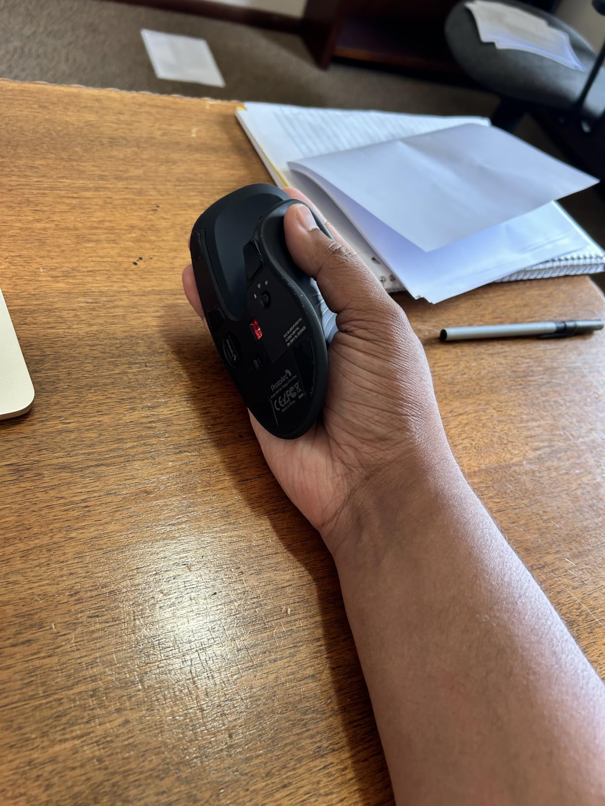 ProtoArc Ergonomic Mouse, EM11 NL Bluetooth Rechargeable Wireless Vertical Mouse, 3 Multi-Device Connectivity for Computer/PC/Laptop, 2.4GHz USB-A Optical Mice for Windows, Mac OS, Black customer photo 2