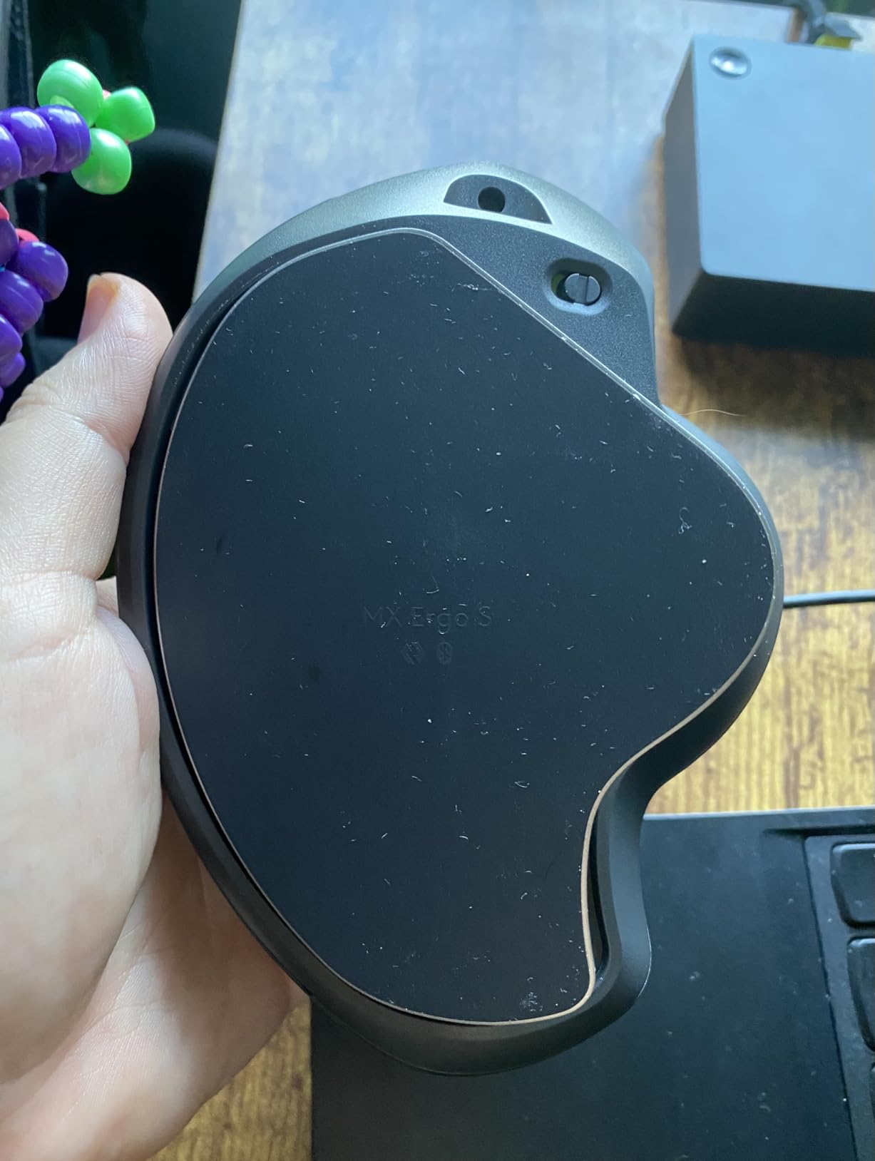 Logitech MX Ergo S Advanced Wireless Trackball Mouse, USB-C Rechargeable Wireless Ergonomic Mouse with Bluetooth and Encrypted Dongle, 6 Programmable Buttons, for PC/Mac - Graphite customer photo 2