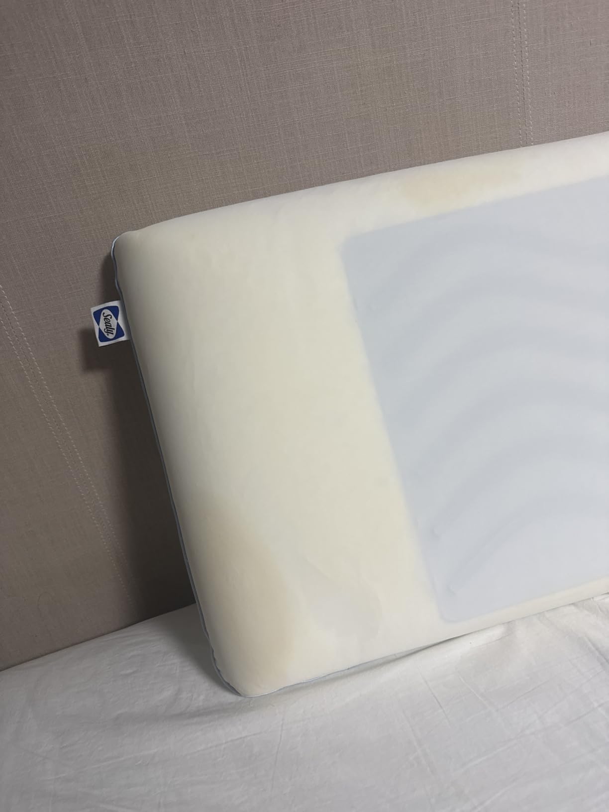 Sealy Dreamlife King Size Memory Foam Cooling Pillow with SealyChill Cooling Gel, Removable Machine-Washable Cover, Made in the USA, White customer photo 2