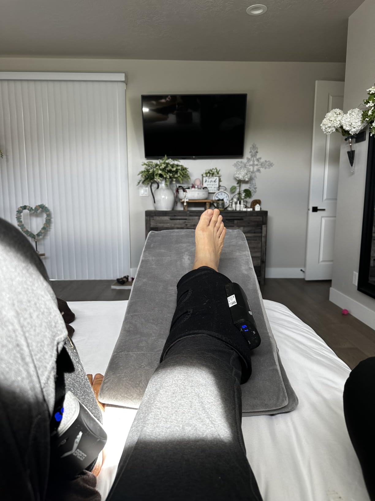 ROYALAY Leg Elevation Pillows for After Surgery, Adjustable Height Knee Surgery Recovery Equipment, Knee Replacement Recovery Aids for Hip Ankle Pain Relief Patent Pending customer photo 1