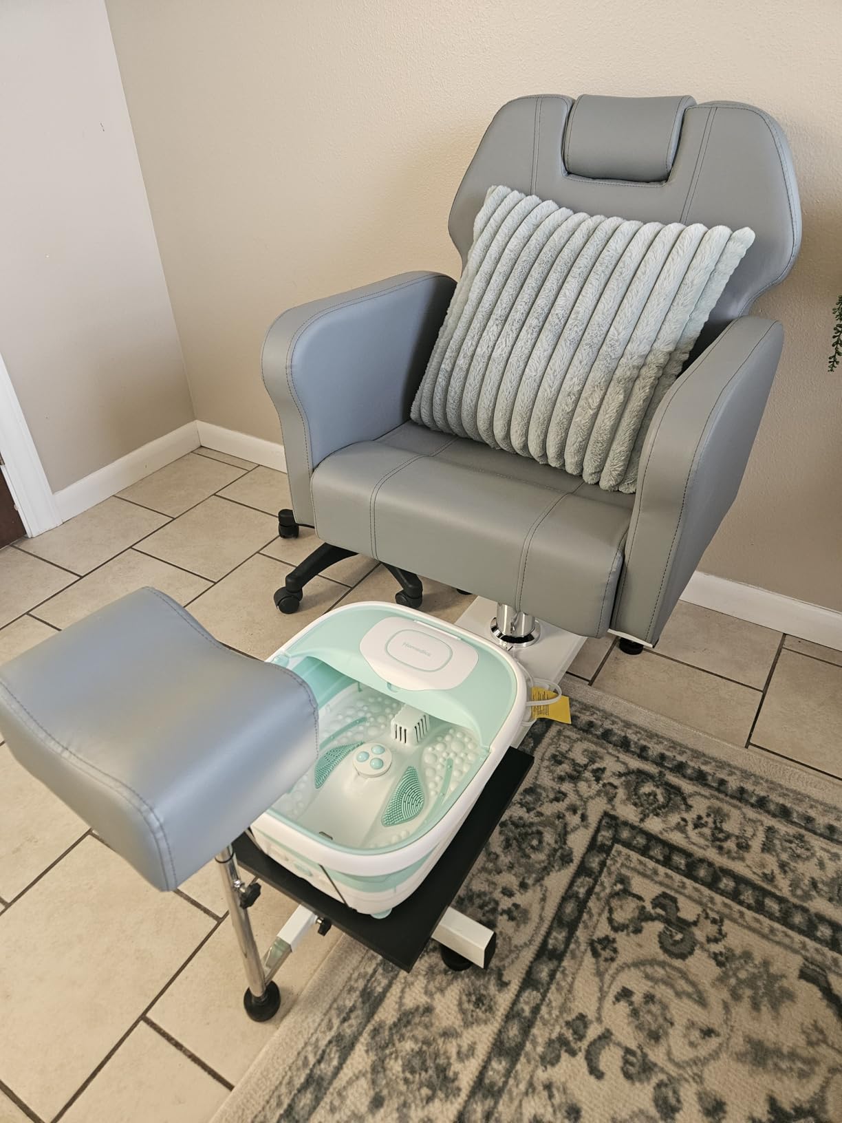HoMedics Smart Space Elite Footbath with Heat Boost, Collapsible, Invigorating Bubble Massage, 3 Pedicure Attachments, Safe to Use Bath Salts, Patented Safety-Lock System, Ergonomic customer photo 1