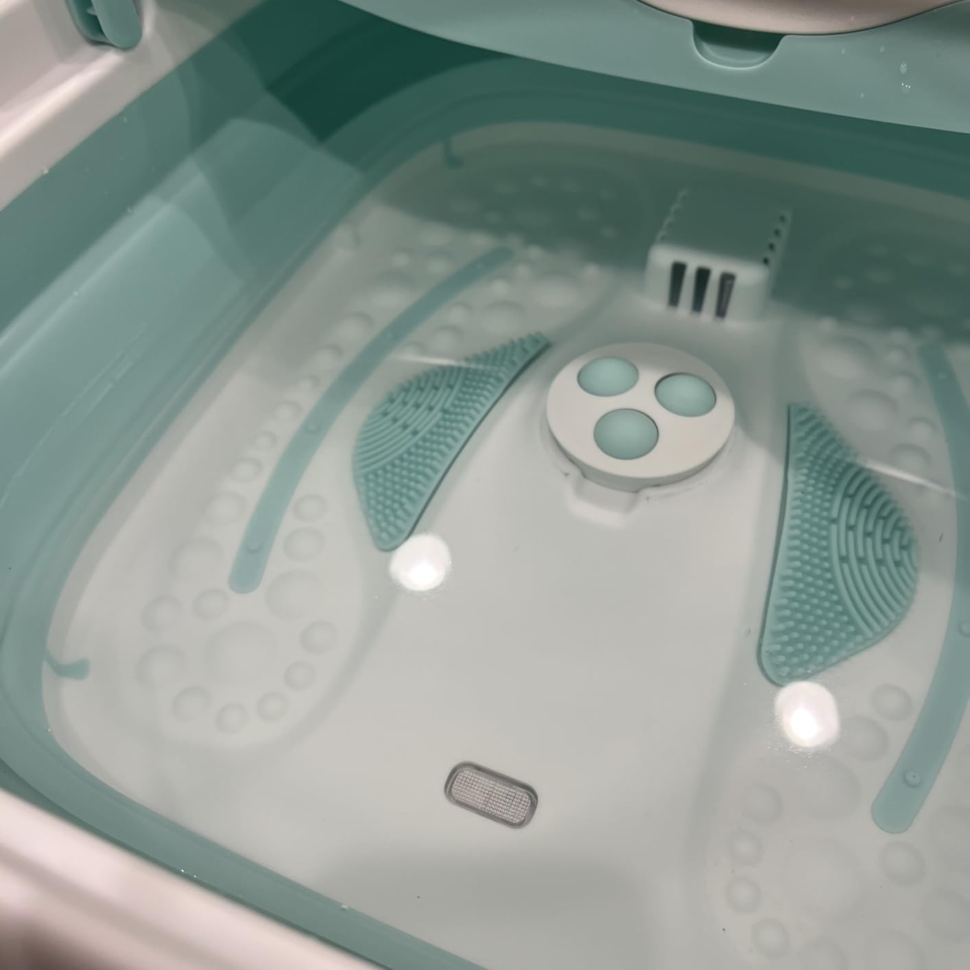 HoMedics Smart Space Elite Footbath with Heat Boost, Collapsible, Invigorating Bubble Massage, 3 Pedicure Attachments, Safe to Use Bath Salts, Patented Safety-Lock System, Ergonomic customer photo 2