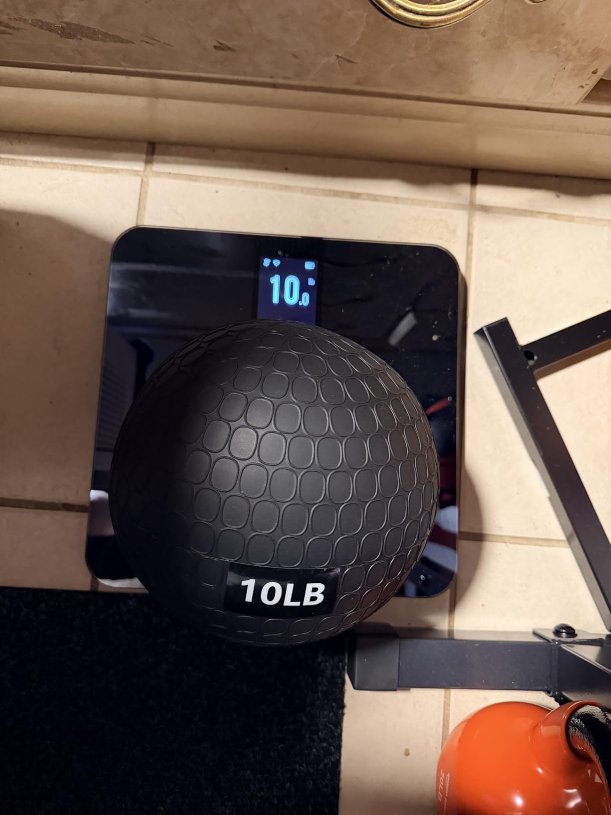 Amazon Basics Slam Medicine Balls for Exercise customer photo 2