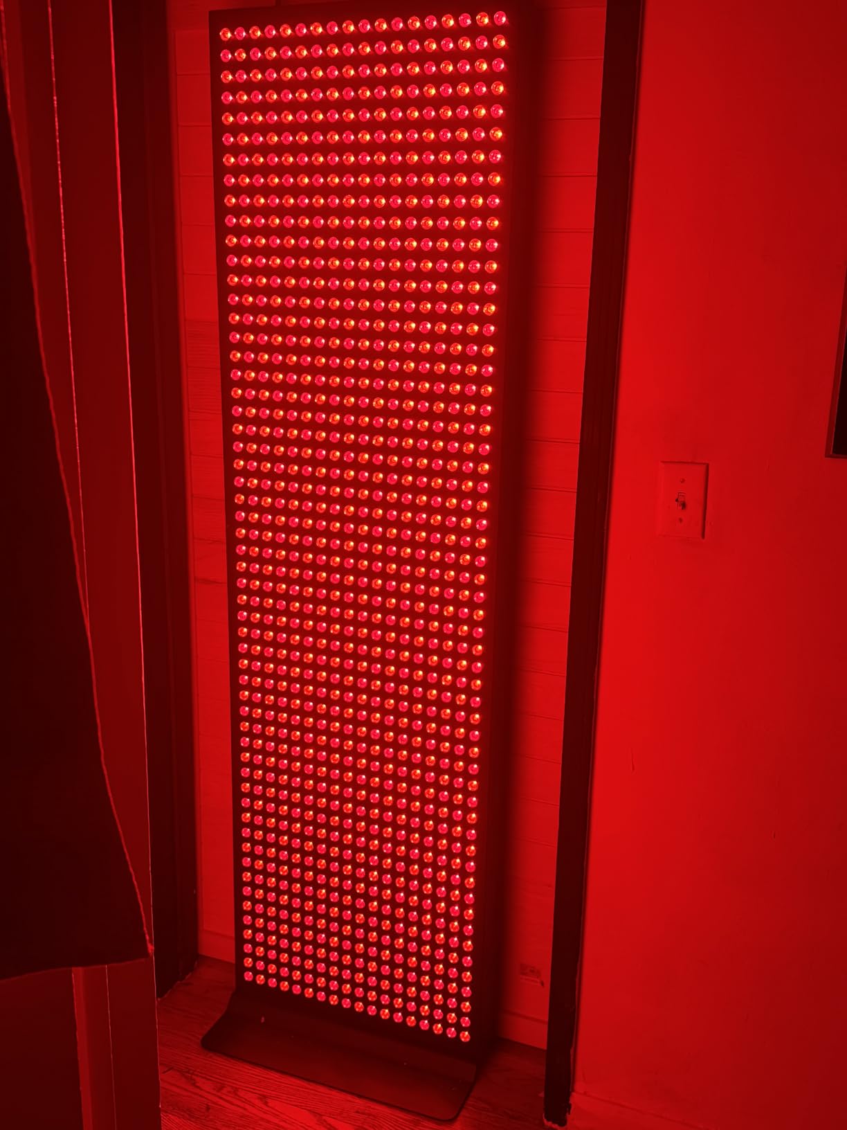 EXESAS Red Light Therapy Device for Full Body, 630nm, 660nm, 810nm & 850nm, Near Infrared Dual-Chip Clinical Grade LED Panel for Smooth Skin, Weight, Pain and Overall Wellness (1008LED) customer photo 1
