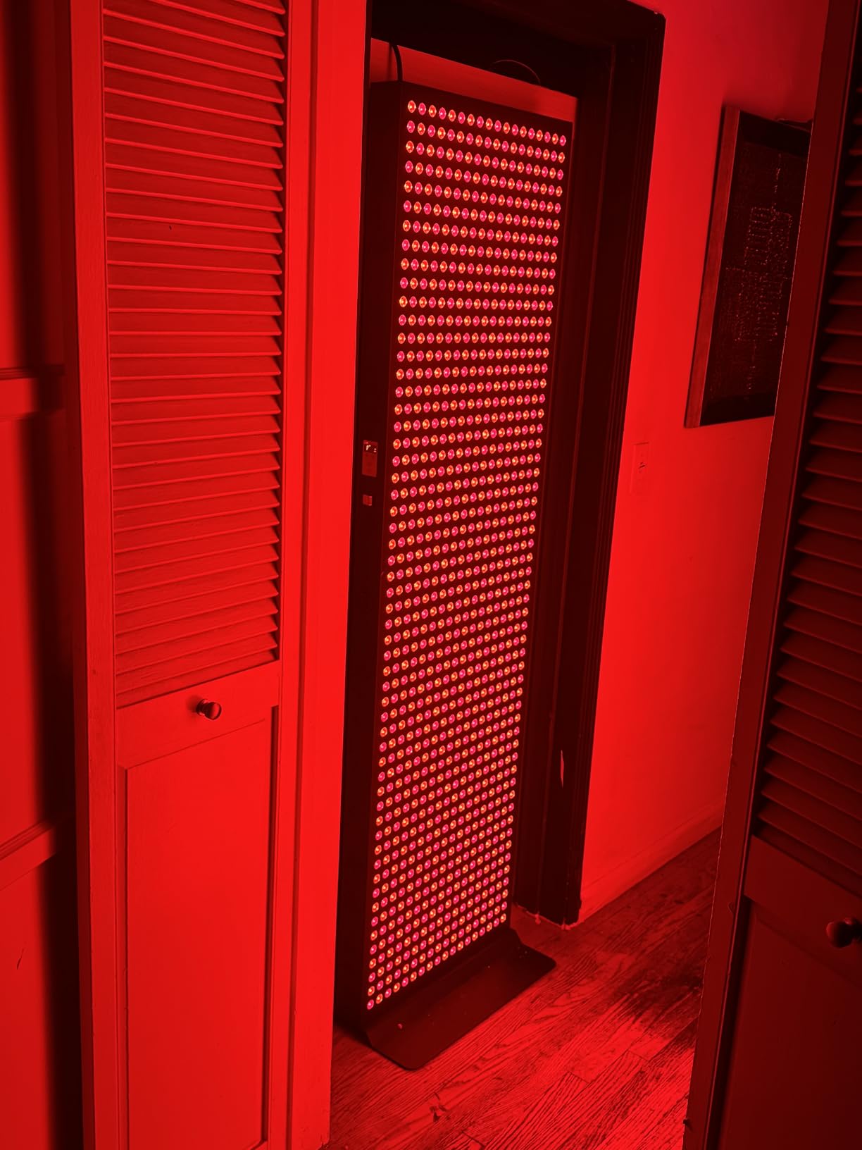 EXESAS Red Light Therapy Device for Full Body, 630nm, 660nm, 810nm & 850nm, Near Infrared Dual-Chip Clinical Grade LED Panel for Smooth Skin, Weight, Pain and Overall Wellness (1008LED) customer photo 2
