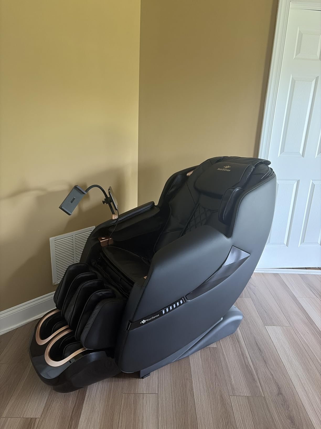 KoziSense A18 3D Massage Chair Full Body, Zero Gravity SL-Track Shiatsu Massage Recliner Chair with Heat, AI Control, Body Scan and Calfrest Extension (Upgraded) customer photo 1