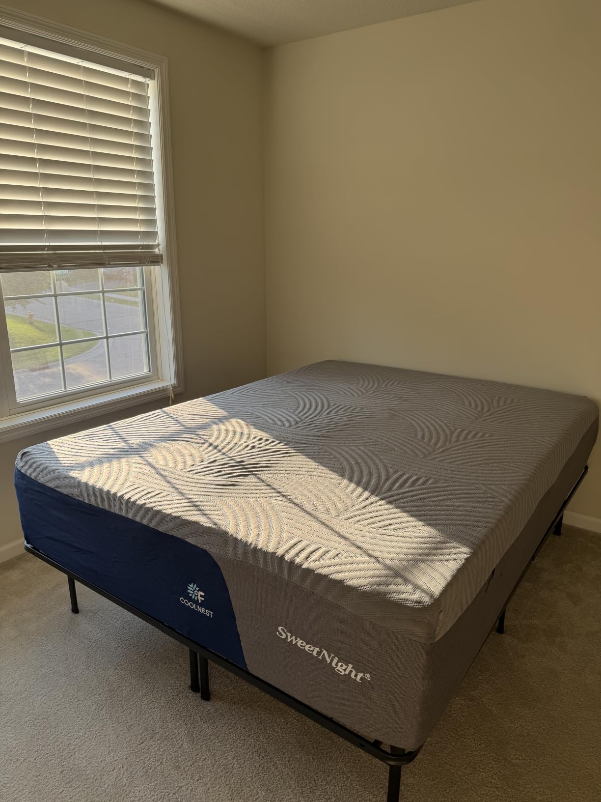 Sweetnight CoolNest Queen Mattress, 14 inch Cooling Queen Size Memory Foam Mattress for Cool Night Sleep, 5-Zone Ergo Support for Pressure Relief, Medium, CertiPUR-US Certified customer photo 1