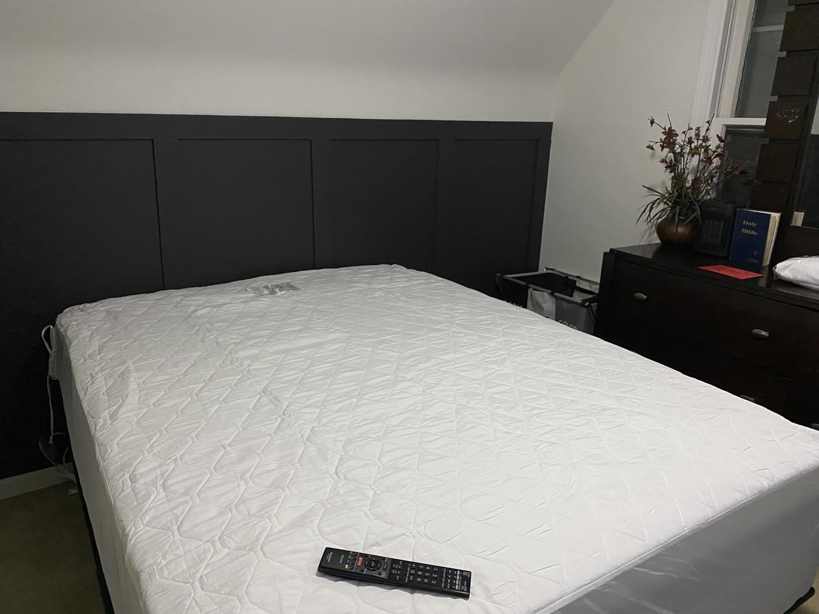 Serta baselogic Level 3 Adjustable Base Bed Frame - Queen - Head & Foot Adjustability, Wireless Remote, Zero-Gravity and 3 Memory Presets, Single Massage Setting, and USB A&C Charging Ports customer photo 1