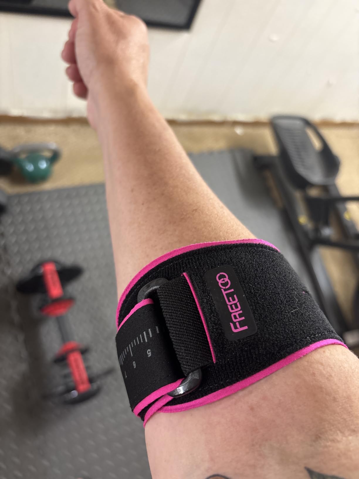 FREETOO Tennis Elbow Brace for Men Women for Tendonitis, Tennis Elbow Strap with Gel Pad, Golfers Elbow Brace for Men for Tennis & Golfers Elbow, Lateral Medial Epicondylitis. Fits Forearm 7.1