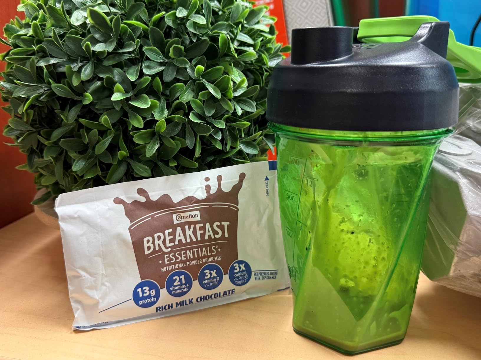 YETI Yonder Helimix Vortex Blender Shaker Bottle Holds up to 27oz | No Blending Ball or Whisk | USA Made | Portable Pre Workout Whey Protein Drink Shaker Cup | Dishwasher Safe, Charcoal customer photo 1