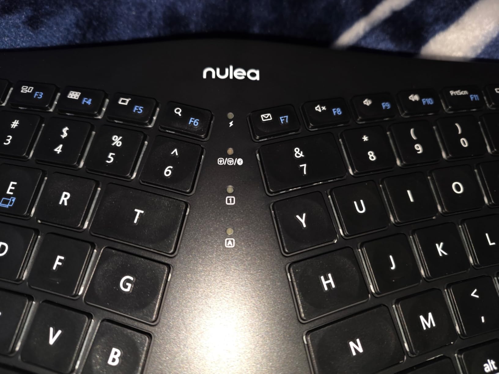 Nulea Wireless Ergonomic Keyboard, Split Keyboard with Cushioned Wrist Rest, Bluetooth and USB Connectivity, USB-C Rechargeable, Compatible with Windows Mac,Green Gray customer photo 2
