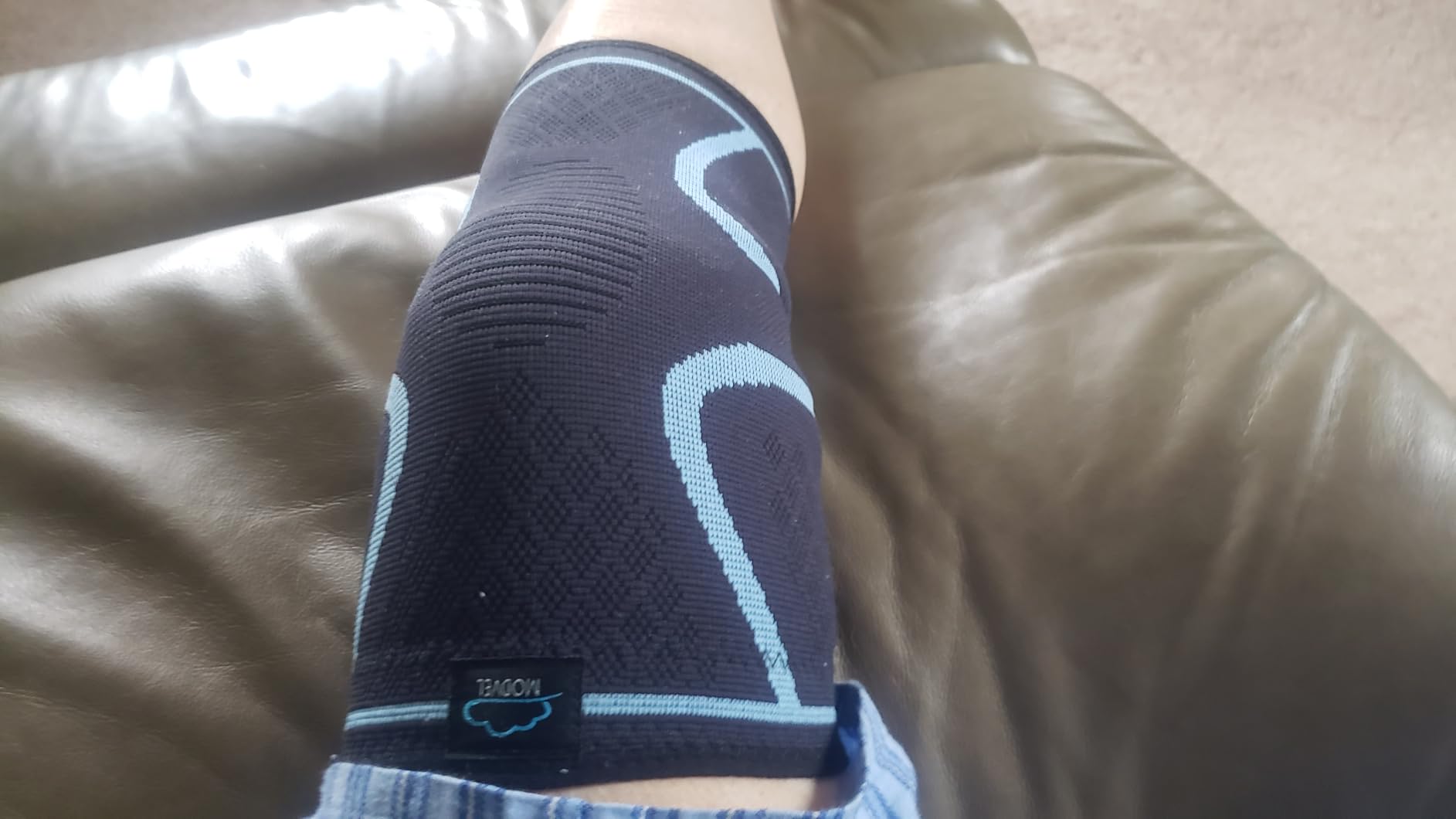 Modvel Knee Brace with Side Stabilizers & Patella Gel Pads for Pain Relief and Joint Support Breathable, Non-Slip Compression Sleeve for Men & Women, Arthritis, Meniscus, ACL Recovery customer photo 1