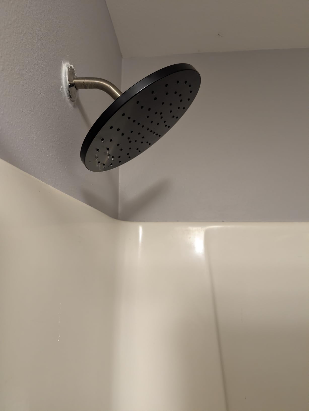 Delta Matte Black Rain Shower Head, 10 Inch Metal Large Shower Head Rainfall, Overhead Rain Showerhead, 2.5 GPM Flow Rate, Matte Black 52162-BL25 customer photo 1