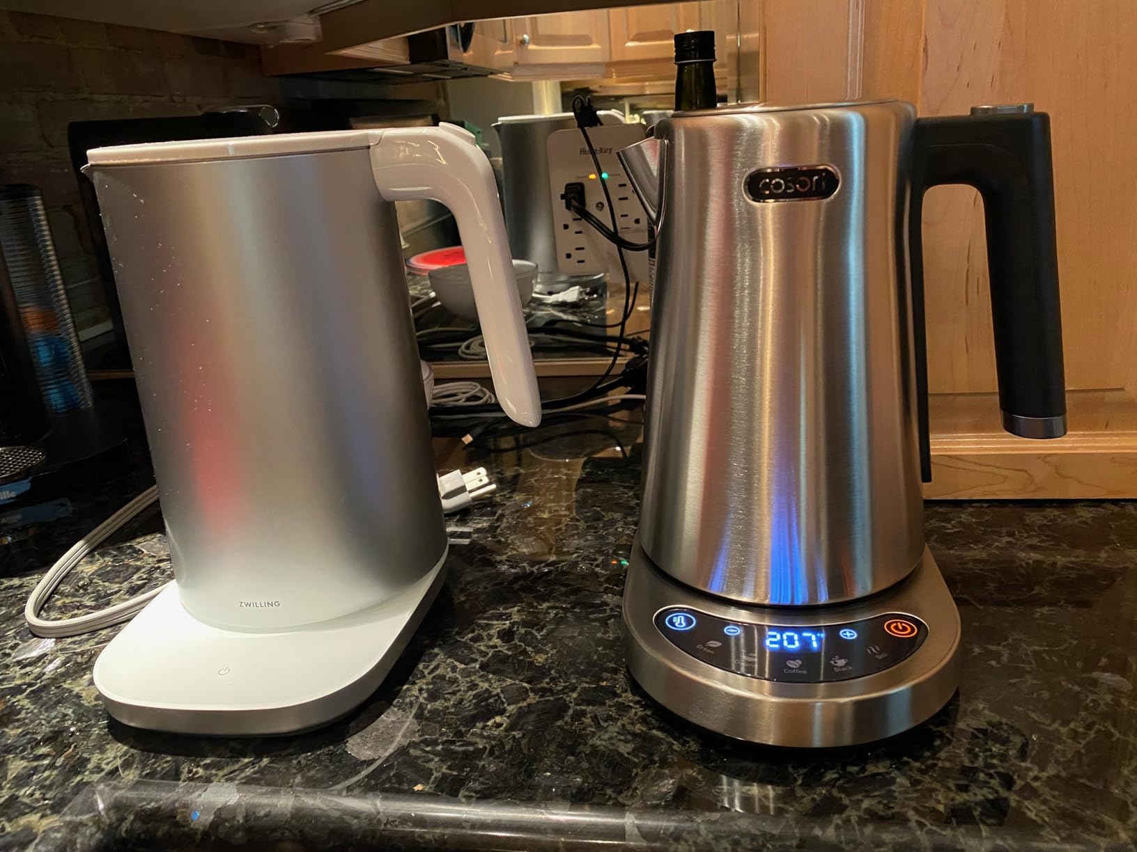 Cosori Electric Kettle, Plastic-Free Interior, 5 Presets +/-5F Temperature Control, Fast Boiling, 2 Lid Opening, 60Min Keep Warm, Stainless Steel Tea Kettle for Tea, Hot Water, Boil Water, Coffee, 1.7L customer photo 1