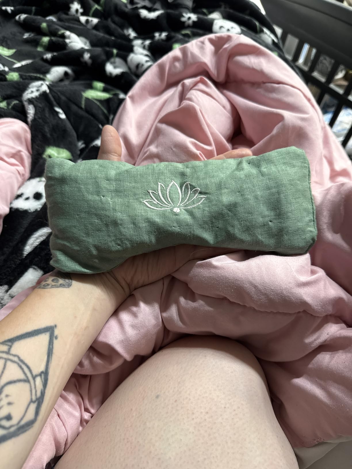 Weighted Lavender Eye Pillow, Linen Flaxseed Eye Mask for Sleeping - Cooling & Heating Pad - Meditation Spa & Relaxation Gifts - Aromatherapy - Thoughtfully Wellness Gift - Embroidery Breathable customer photo 1