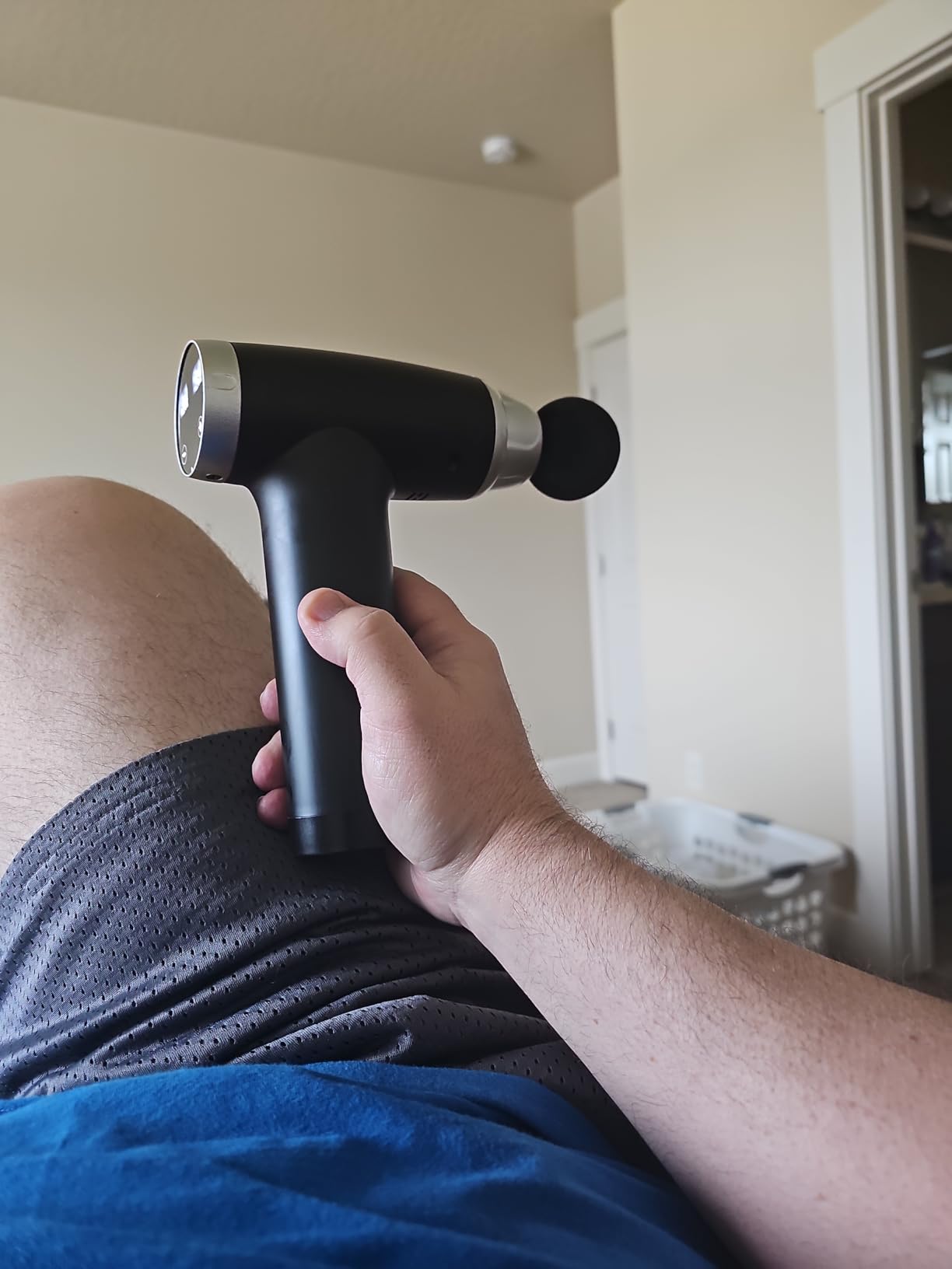 Massage Gun Deep Tissue, Handheld Percussion Muscle Massager for Back, Neck & Shoulder Pain Relief, Portable Electric Back Massager with 30 Speed Levels & 6 Massage Heads customer photo 1