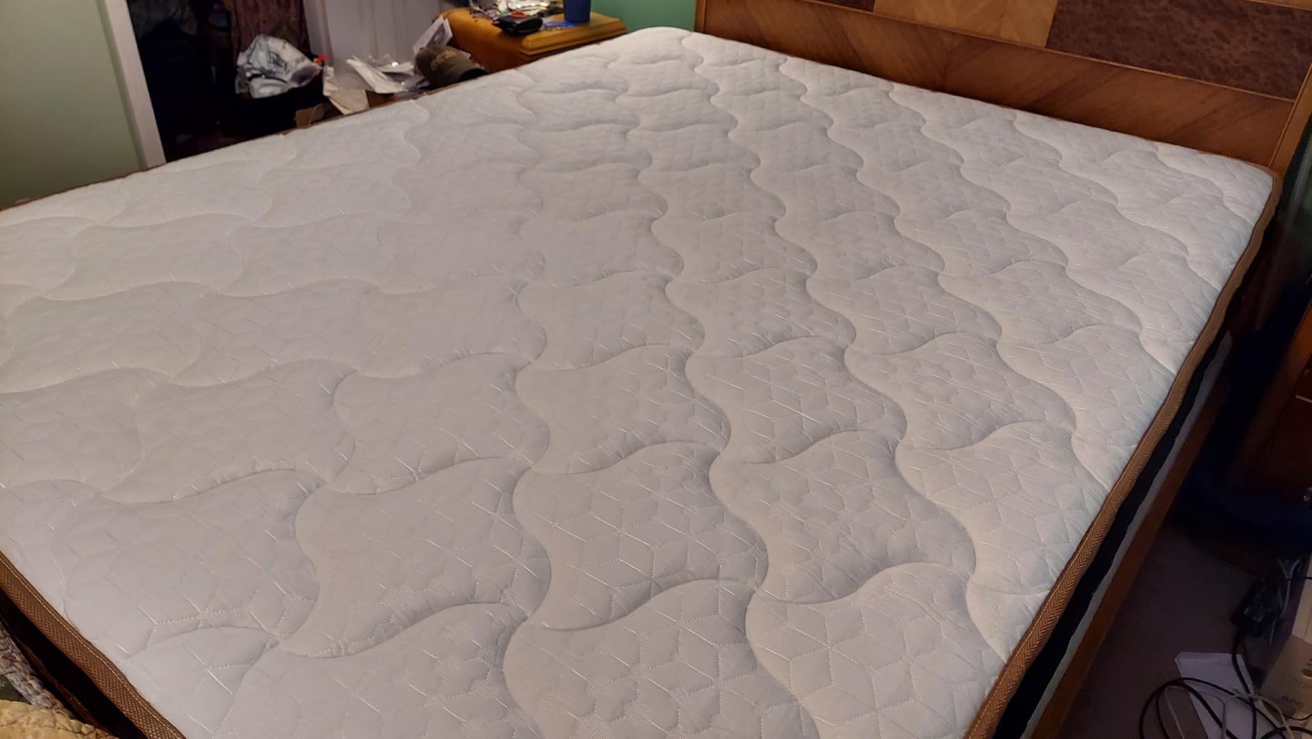 Queen Mattress 14 Inch, Cooling Hybrid Bed in a Box, Individual Pocket Springs, Motion Isolation, Targeted Hip/Shoulder/Lumbar Support, Fiberglass-Free, Ergonomic Zones, 365-Night Trial, CertiPUR-US customer photo 1