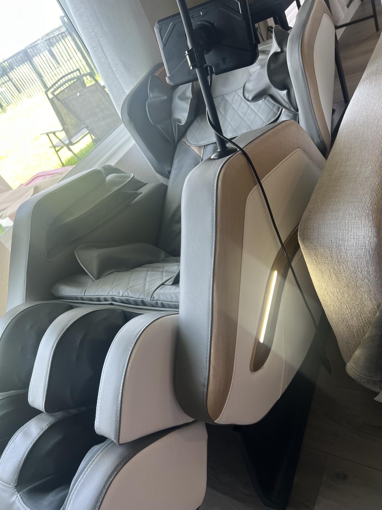 Massage Chair Full Body, Zero Gravity Massage Chair 2026 for Back Fatigue with 10 Fixed Rollers, Heating, Airbags, Phone Controller, Nightlights, Bluetooth Speaker for Living Room, Bedroom customer photo 2