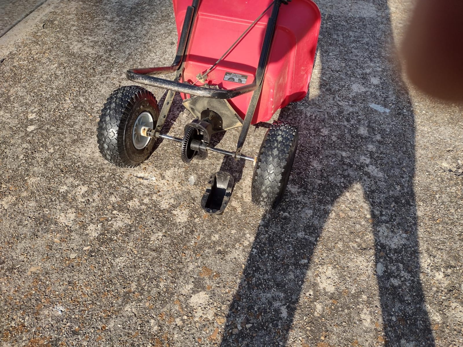 EarthWay 2050P 80lb Broadcast Spreader, Lawn Aerator, Fertilizer Spreader, 80lb Capacity, Pre-Assembled, with Rustproof Poly Hopper and Adjustable Drop Rate for Lawn Care & Seed Spreading customer photo 1