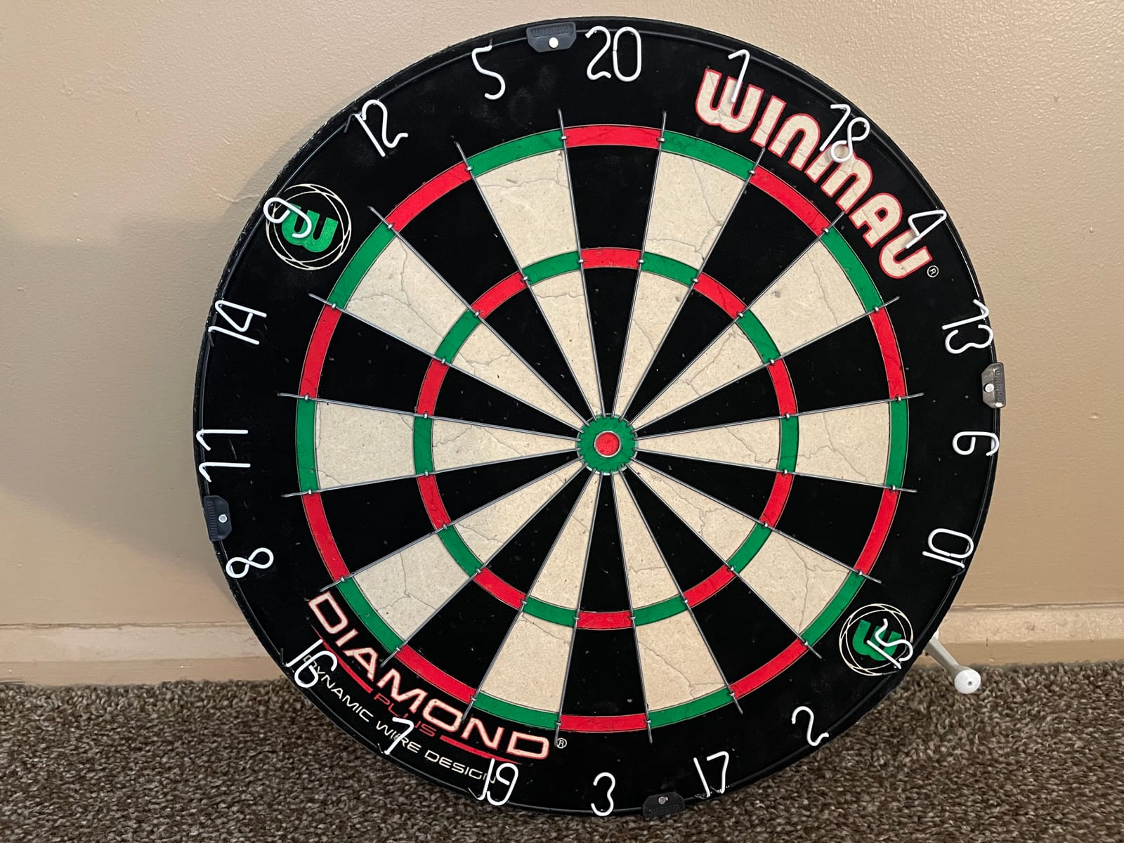 WINMAU Diamond Plus Dartboard customer photo 1