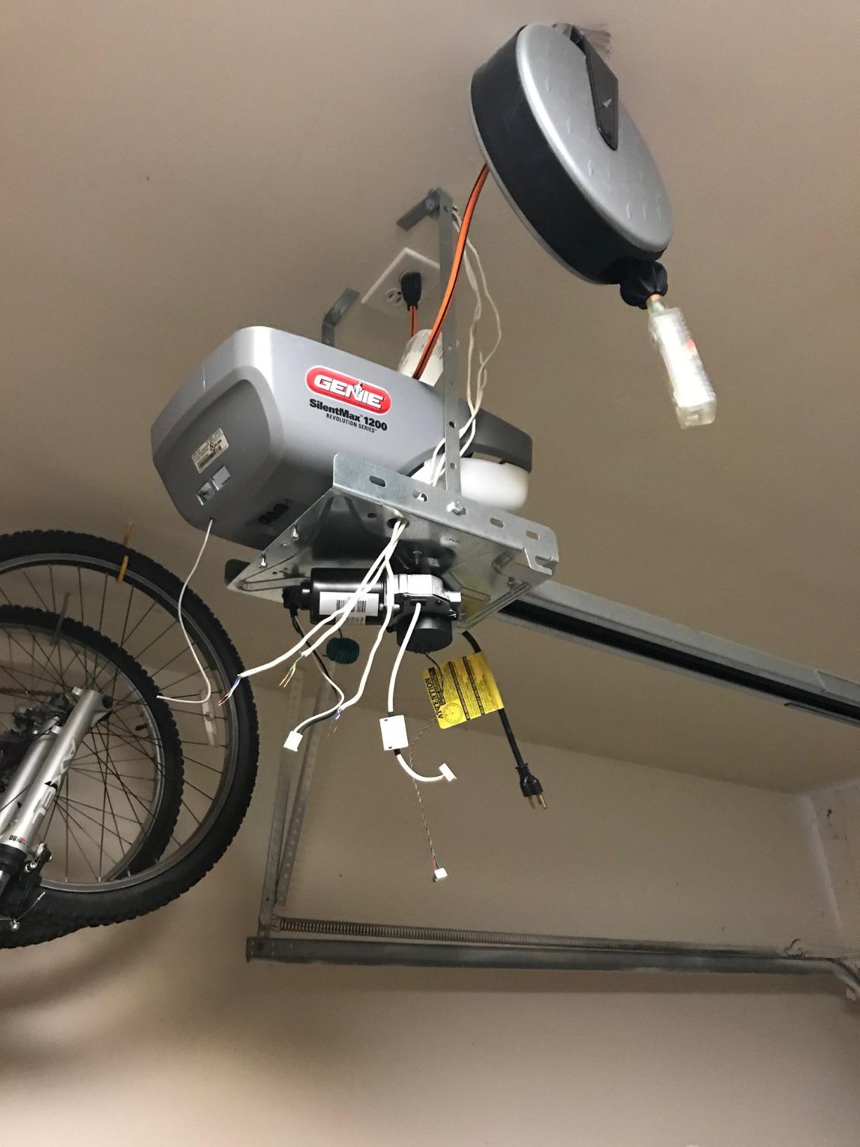 Genie SilentMax 1200 Model 4042-TKH Garage Door Opener with Motion Detection Lighting, Ultra-Quiet Steel-Reinforced Belt Drive, 140V DC Motor, 3/4 + HPc 140V Belt Drive, Gray customer photo 1