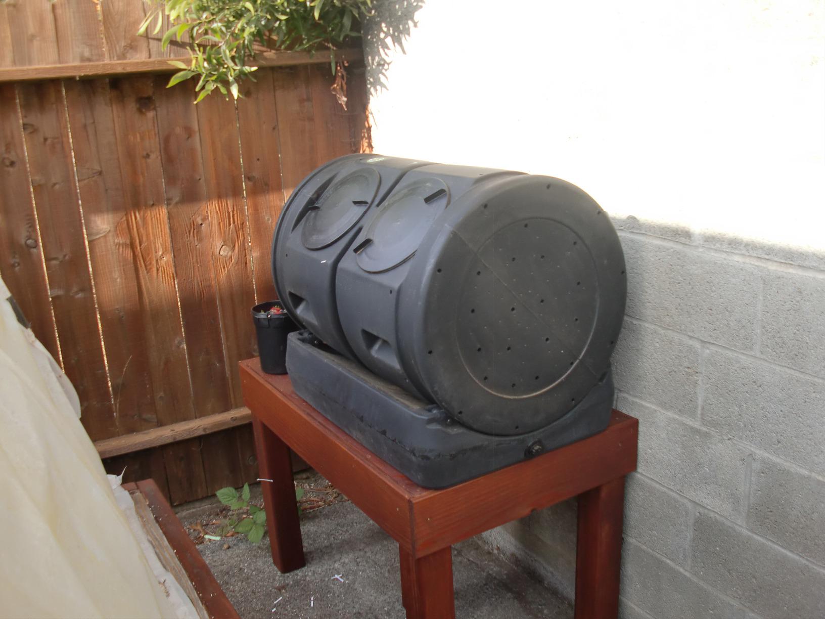 Compost Wizard Dueling Tumbler, 7 Cubic Foot Capacity | 2 Large Rotating Composter Bins, Holds 25 Gallons Each - Dual Chamber Compost System customer photo 2