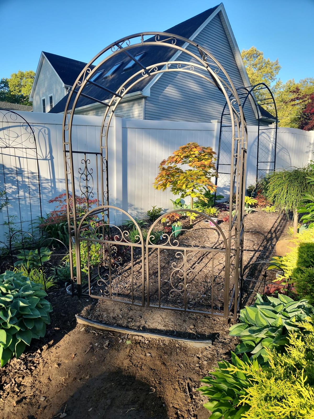 Plow & Hearth Arch Metal Outdoor Garden Arbor Double Gate | Montebello | 7 Feet Tall | Gunmetal Black | Steel Iron Trellis Lattice Climbing Plants & Heavy Vines customer photo 2
