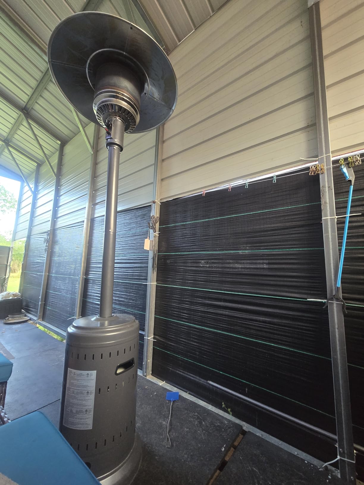 Amazon Basics 46,000 BTU Portable Outdoor Propane Patio Heater with Wheels, Commercial & Residential, Easy to Use, with Water Tank, Havana Bronze, 32.1 x 32.1 x 91.3 inches customer photo 2