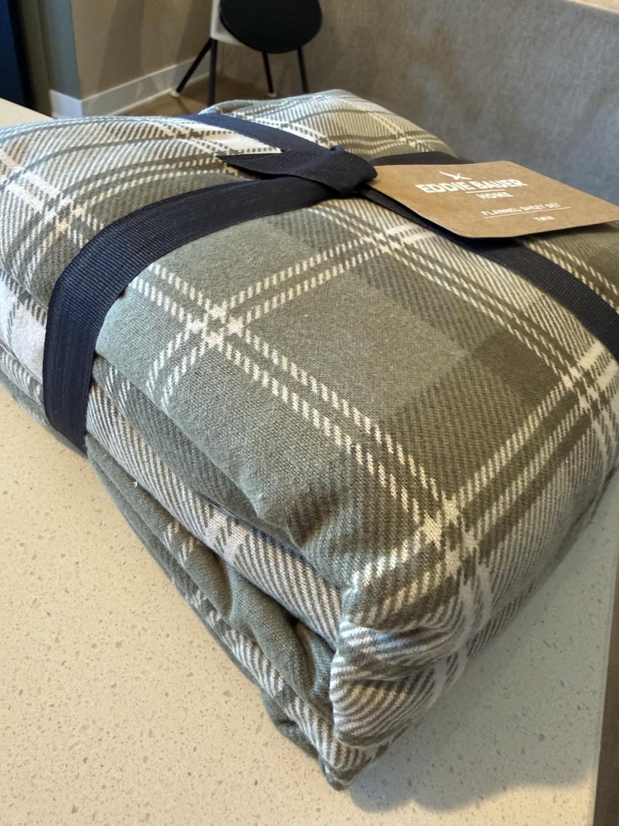 Eddie Bauer - Flannel Sheets Queen Size, Anti-Pilling & Wrinkle Resistant Cotton, Touchably Soft for All-Season Comfort - Bed Sheets with Matching Pillowcases & Fitted Sheet (Montlake Plaid Red) customer photo 1