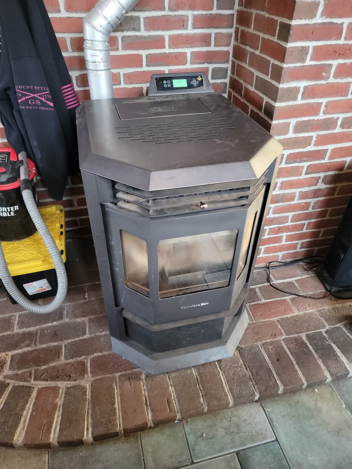 ComfortBilt HP22 Pellet Stove, 2,800 sq. ft., 55 lb. Hopper, Black customer photo 2