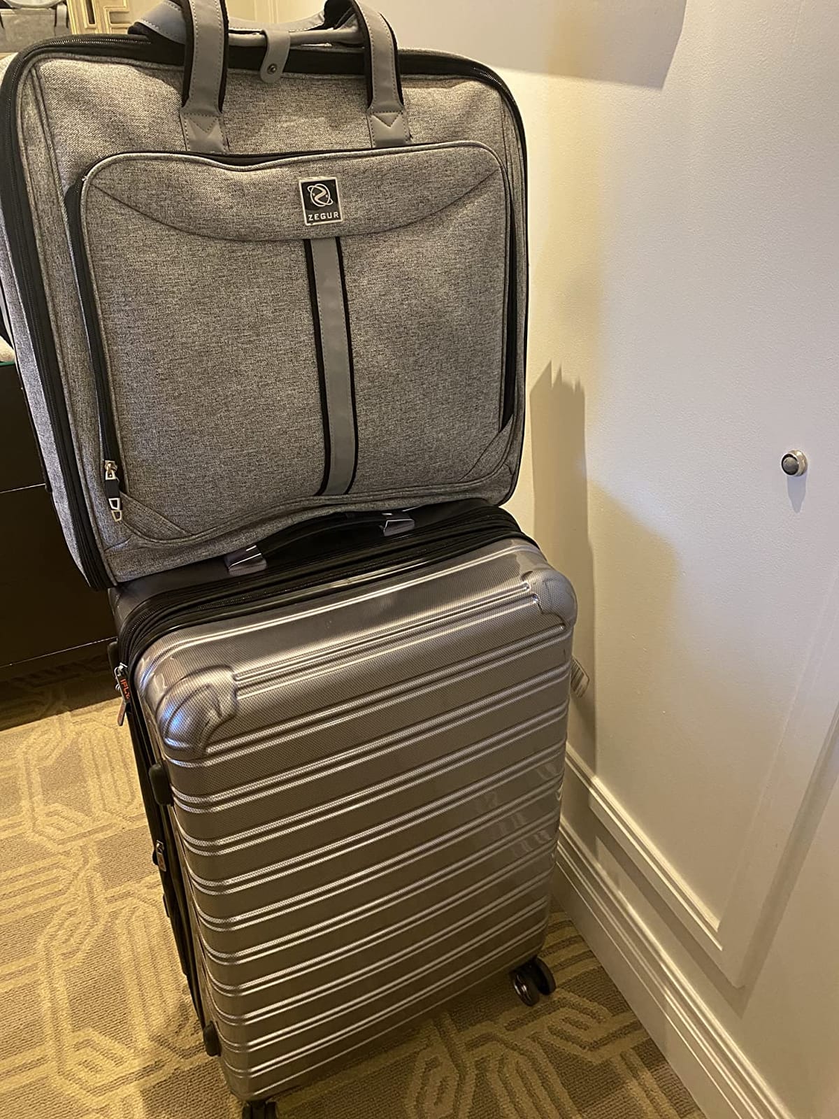 ZEGUR Premium Suit Garment Bag Carry On - Hangs 4 Suits - Travel & Business with Shoulder Strap and Laptop Compartment customer photo 2