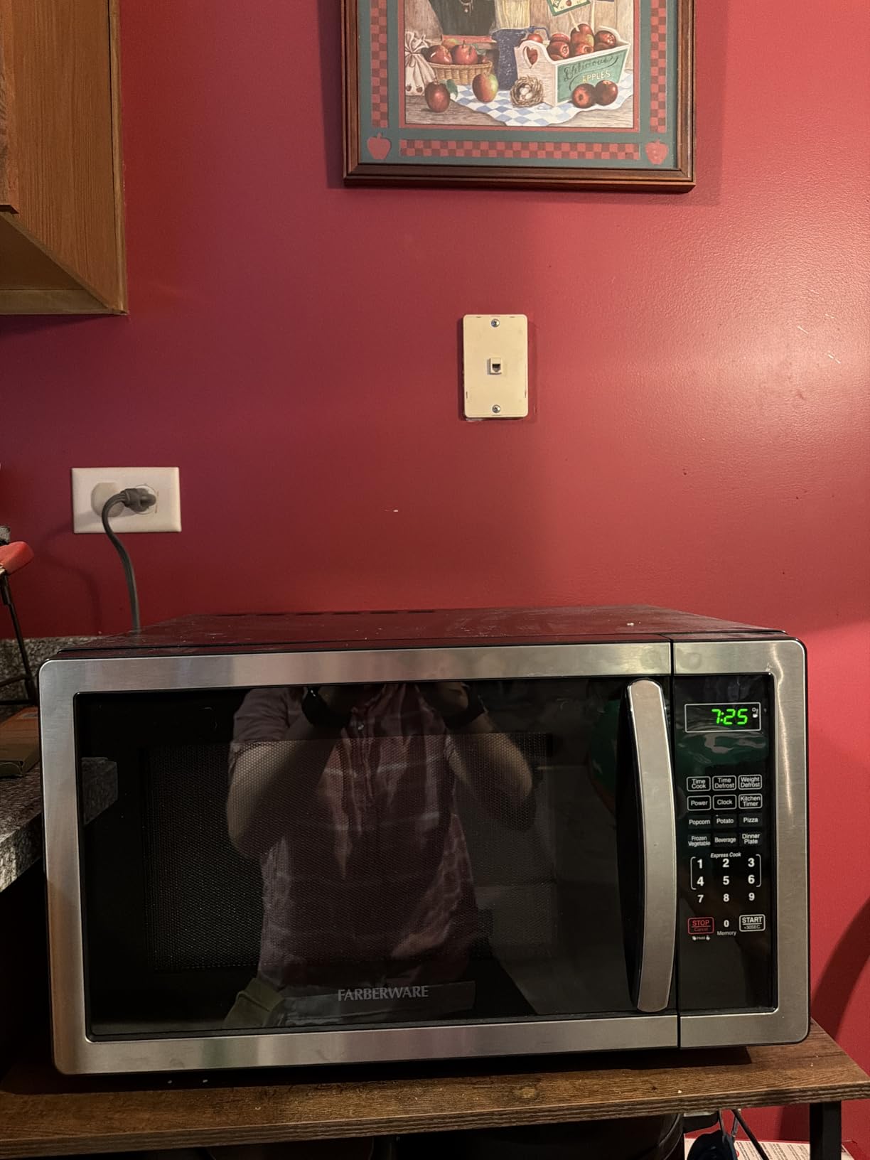 Farberware 1.1 Cu. Ft. Countertop Microwave Oven - 1000 Watts Power, Auto Cook Settings, Defrost, Easy Clean and Child Safety Lock - Stainless customer photo 1