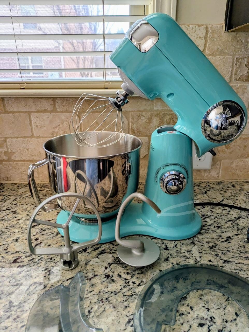 Cuisinart Stand Mixer, 12 Speeds, 5.5-Quart Mixing Bowl, Chef's Whisk, Flat Mixing Paddle, Dough Hook, and Splash Guard with Pour Spout, Silver Lining customer photo 1