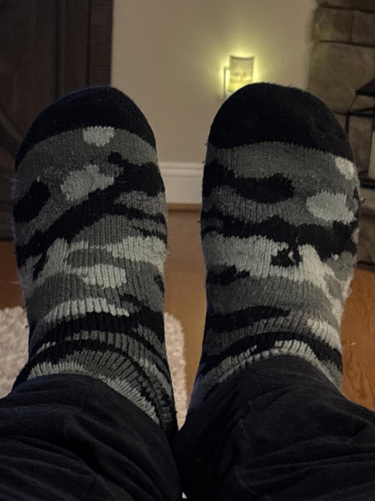HOT FEET Thermal Socks for Men, Cold Weather, 2/4 Pack Thick Warm Socks, Winter Insulated, Stocking Stuffers, Size 6-12.5 customer photo 1