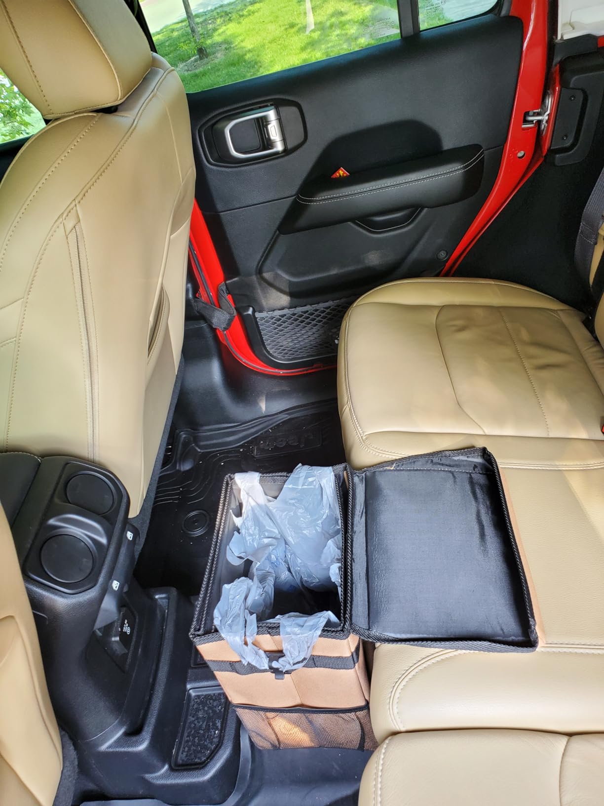 Lusso Gear Car Trash Can - 2.5-Gallon, Black, Round - Leak-Proof & Spill-Proof Lid & Waterproof Removable Liner - Hanging Car Trash Bin & Organizer for SUV, Truck & Minivan customer photo 1
