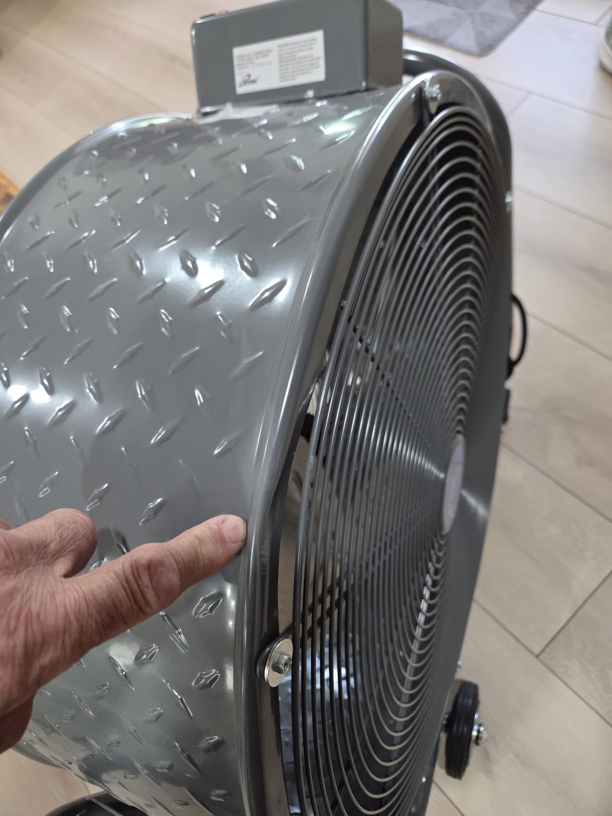 iLIVING 20 Inch 7500 CFM Turbo High Velocity Floor Fan, 3-Speed Heavy Duty Metal Fan for Office, Commercial, Workstation, Greenhouse, Garage, Warehouse, Shop Attic Use, Silver, UL Listed customer photo 2