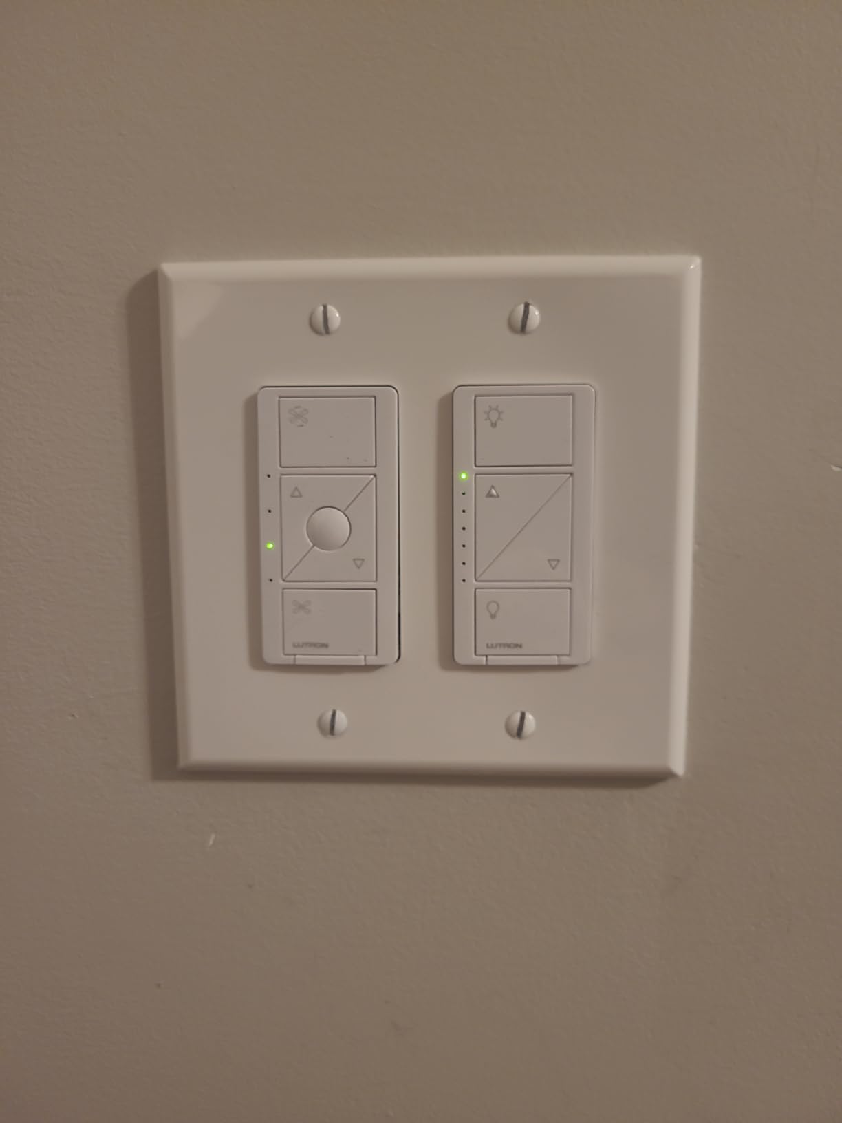 Lutron Caseta Smart Dimmer Starter Kit w/ 1 OG Dimmer, Pico, Bracket & Hub | Smart Kit has reliable connection, doesn't rely on WiFi; connect to Alexa, Apple Home, Google Home, P-BDG-PKG1W-A, White customer photo 1