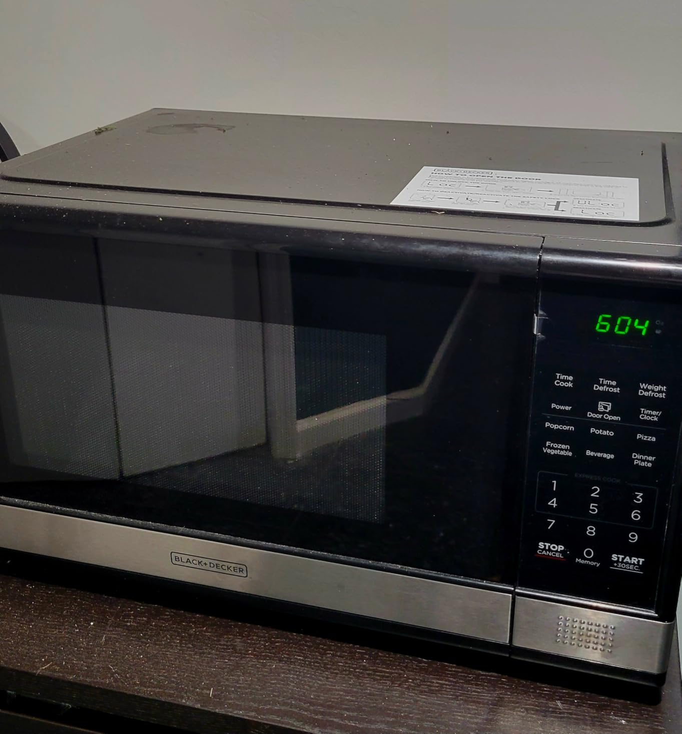 BLACK+DECKER Countertop Microwave Oven, 0.7 Cu.Ft, 700W, Stainless Steel | Digital Controls, Push-Button Door, Child Safety Lock, 10 Power Levels, Removable Turntable customer photo 2