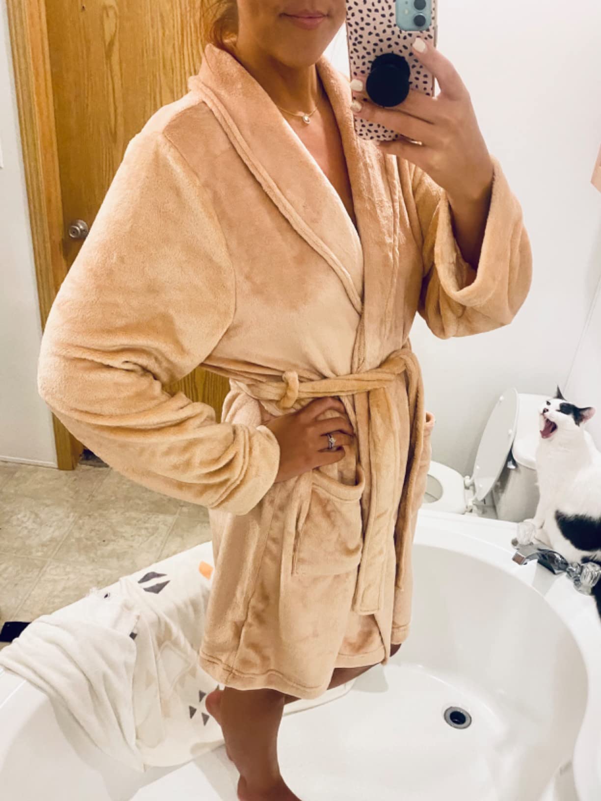 Amazon Essentials Women's Mid-Length Plush Bath Robe, Loungewear (Available in Plus Size) customer photo 1