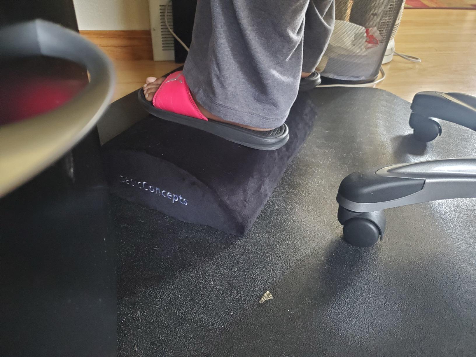 BASIC CONCEPTS Airplane Foot Hammock for Plane Travel Essentials - Airplane Travel Essentials, Long Flight Foot Rest - Plane Gadgets customer photo 2