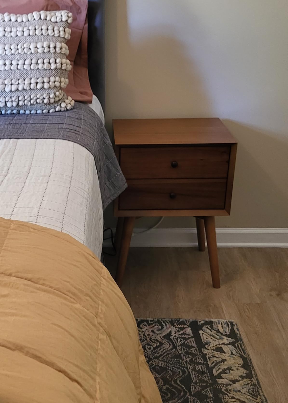 Poly & BARK Dorsey Nightstand - Mid-Century Modern Nightstand, Solid Wood Bedside Table with 2 Drawers, Acorn Walnut Finish customer photo 2