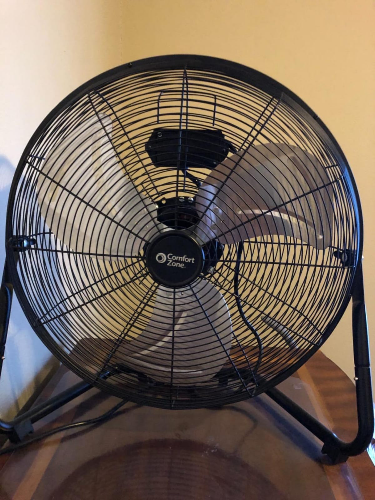 Comfort Zone 20-Inch High-Velocity Industrial Floor Fan, Heavy-Duty 3-Speed Metal Shop Fan with 180° Adjustable Tilt & Carry Handle, Quiet Vibration-Free Cooling for Garage, Workshop, & Home customer photo 1