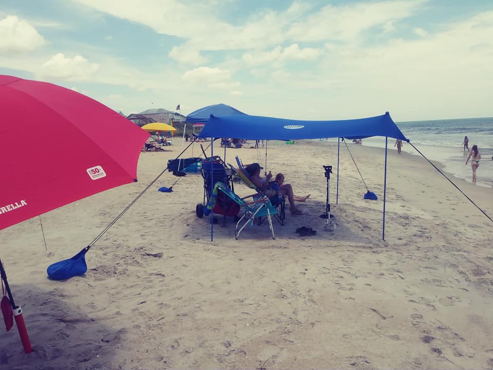 UMARDOO Portable Beach Shade Canopy Tent 10x10FT, Family Sun Shelter with UPF 50+ Protection, Large Wind Resistance, Easy Setup, Packable Carry Bag (Blue) customer photo 1
