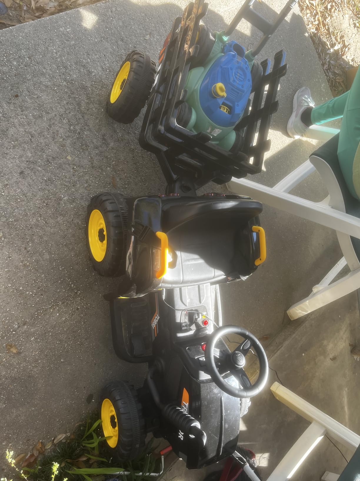 TOBBI 12V Kids Electric Tractor with Trailer, Toddlers Ride On Car to Drive customer photo 1