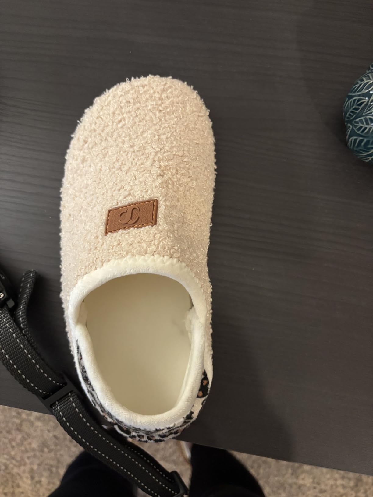 Unisex Adults Rubber Sole Slippers customer photo 2