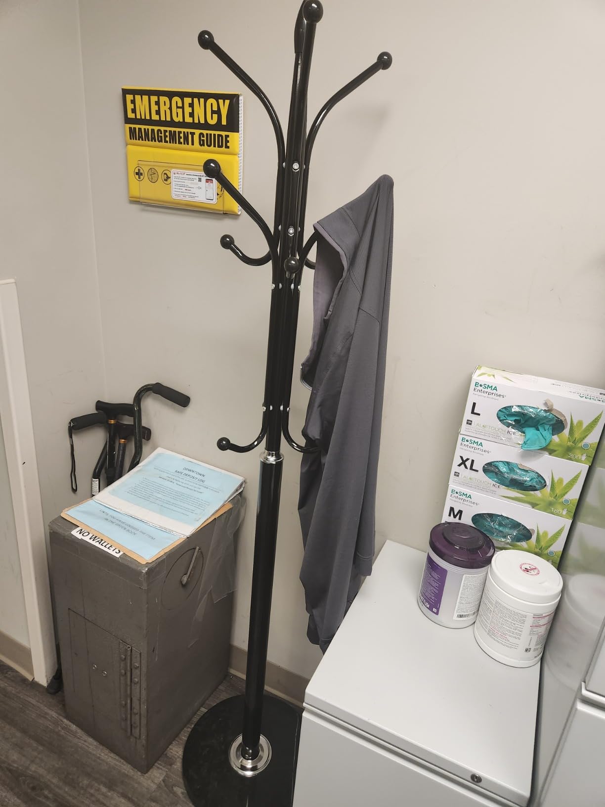 Kertnic Freestanding Coat Rack Stand, Heavy Duty Metal Hall Tree with 12 Hooks, 70 Inch Tall Stable Coat Hanger with 14.6