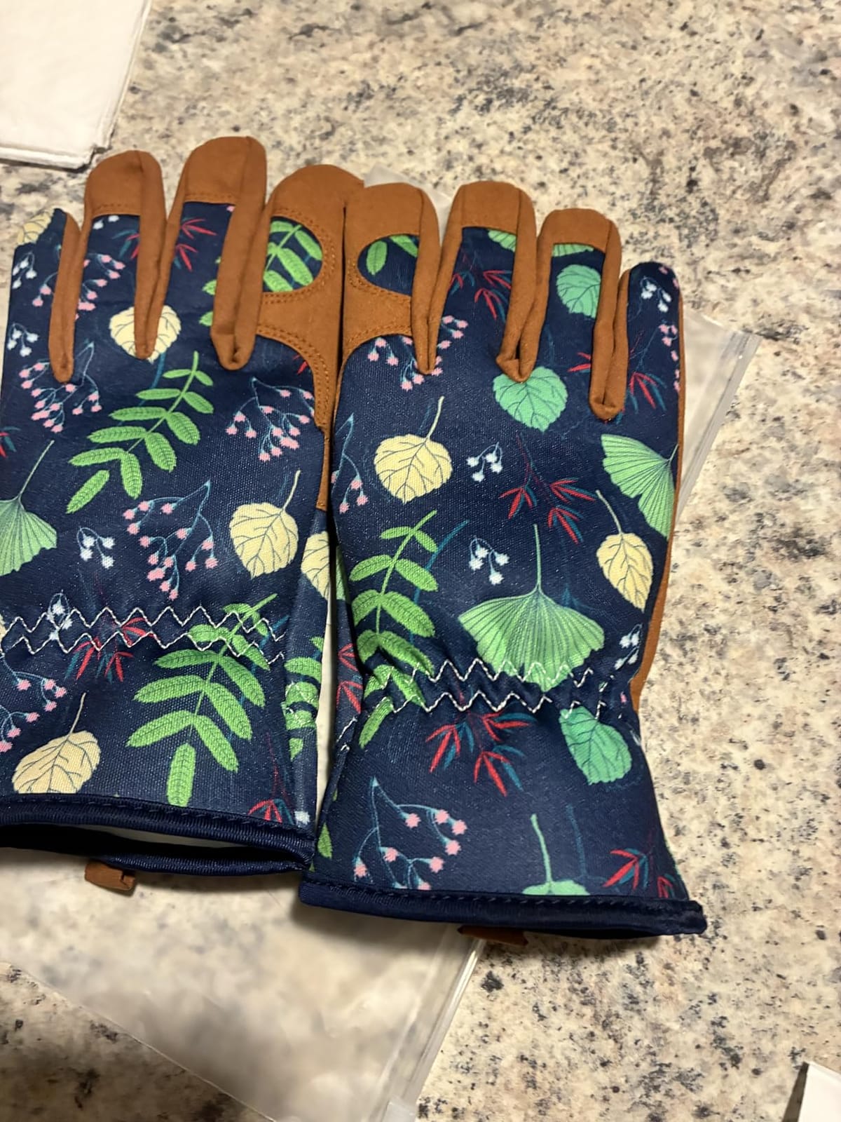 Bamllum Gardening Gloves for Women, Leather Garden Gloves, Breathable Garden Gloves with a Padded Palm, Flexible Fit and Elastic Wrist for Weeding, Digging, Planting and Pruning customer photo 1