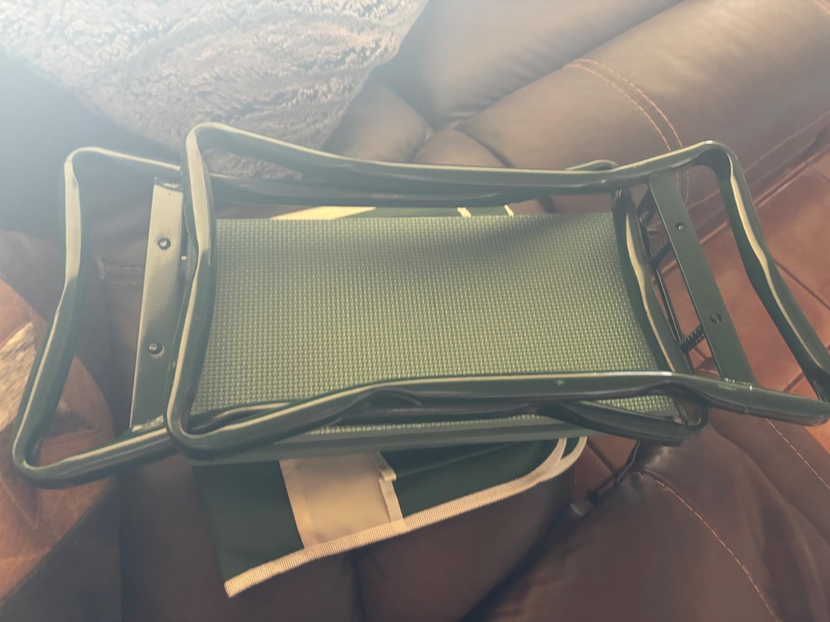 KVR Upgraded Garden Kneeler and Seat with Thicken & Widen Soft Kneeling Pad, Heavy Duty Foldable Gardener Stool with 2 Tool Pouches customer photo 2