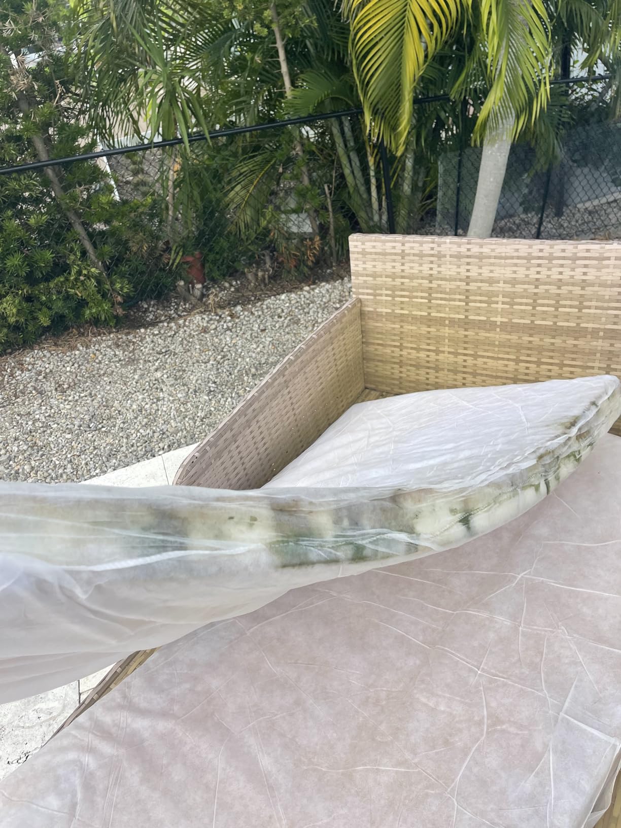 SAFAVIEH Outdoor - Cadeo Daybed - Natural & White - Steel Frame with Cushion - Deep-Seat Resort Design with Pillows - Ideal for Patio, Deck, Poolside, Backyard (PAT7500D) customer photo 2