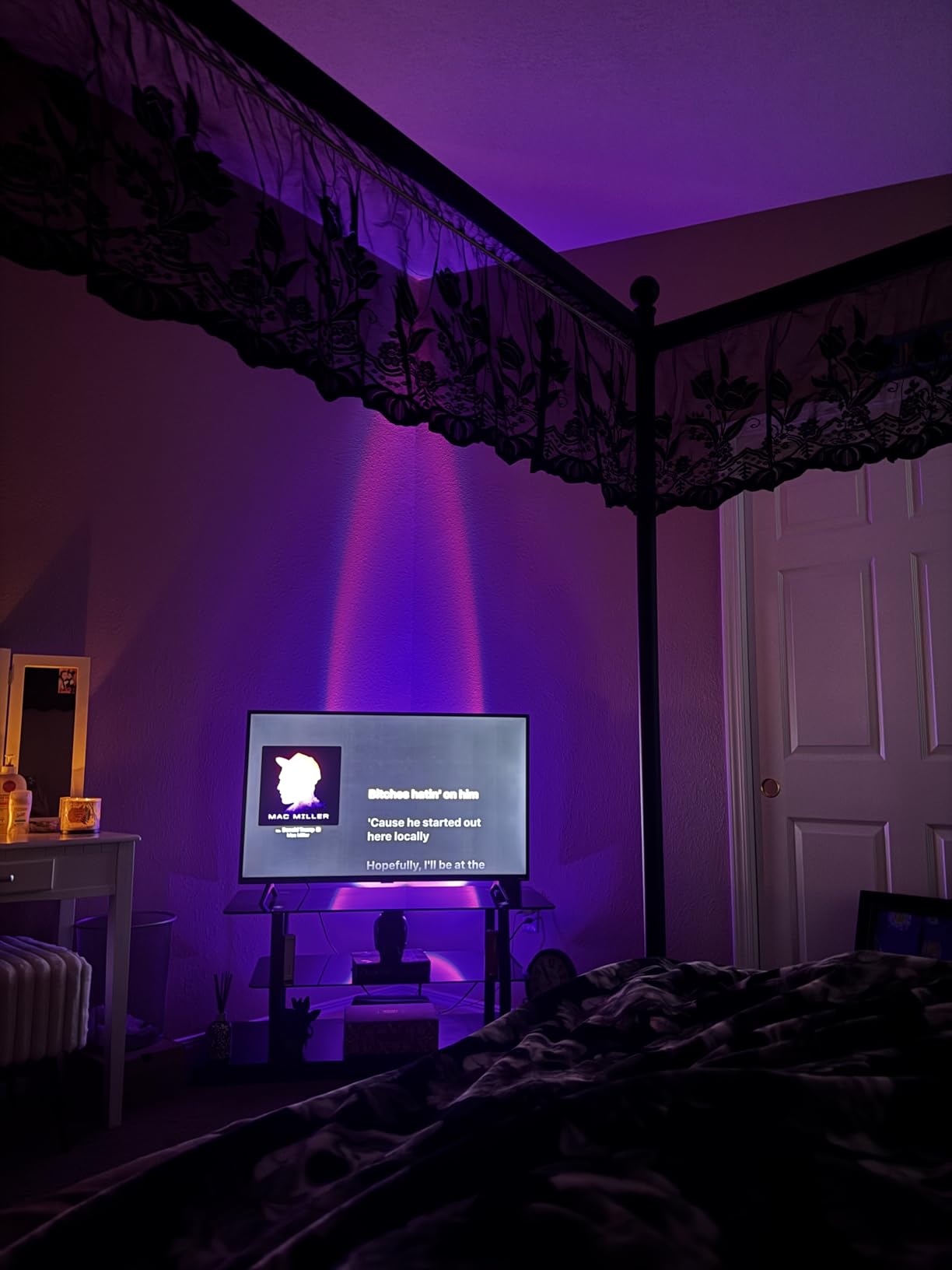 Bavcieu Sunset Lamp Projection Led Lights with Remote,APP Multicolor Night Light 360° Rotation Rainbow Lights 4 Modes Setting for Photography/Selfie/Party/Home/Living Bedroom Decor, Gifts for Women customer photo 2